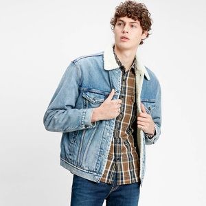 NWT Men’s fur-lined Levi’s Denim Jacket